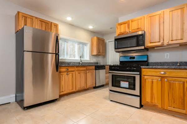 14R Spring Street, Unit 2 Gloucester, MA 01930 - Photo 4 of 6 Gallery Image 4