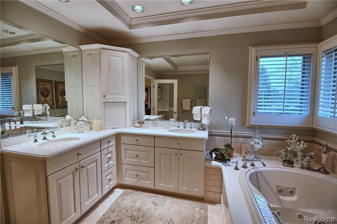 1965 Oak Pointe Drive Rochester, MI 48306 - Photo 22 of 47 Master_Bathroom_2nd_View.jpg
