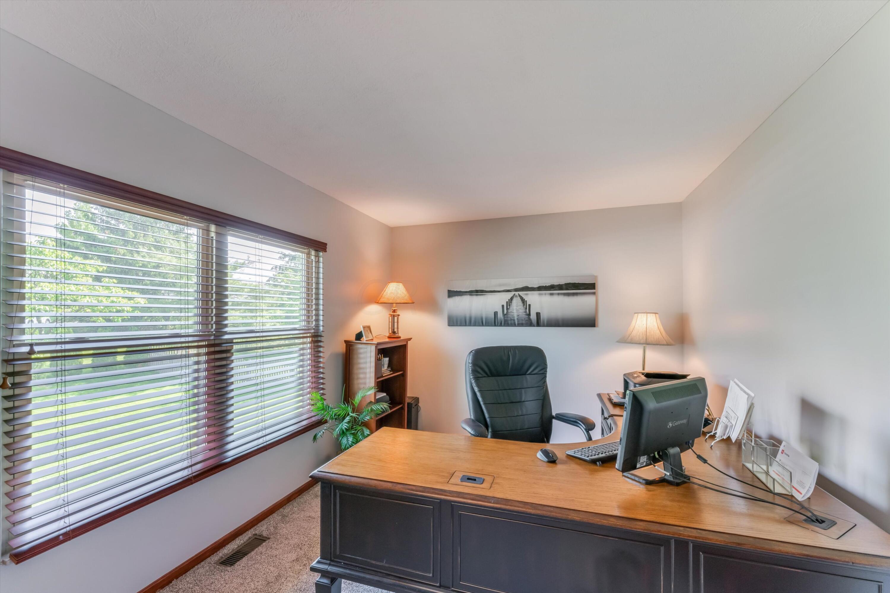 358 Beecher Road Columbus, OH 43230 - Photo 17 of 39 NB_Gahanna_358BeecherRoad_Office (2)