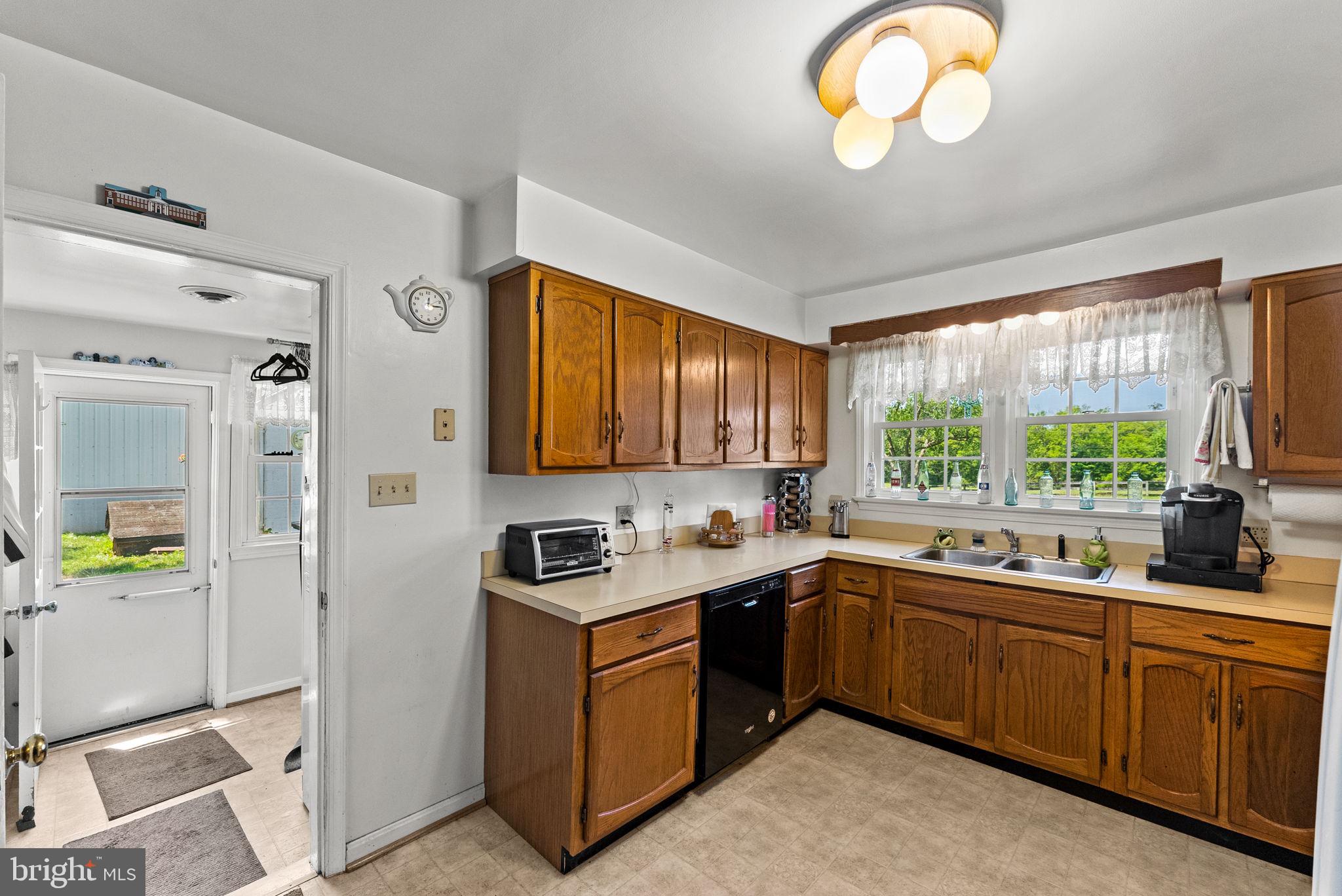 18030 Bel Pre Road Culpeper, VA 22701 - Photo 30 of 94 a kitchen with a sink window and cabinets