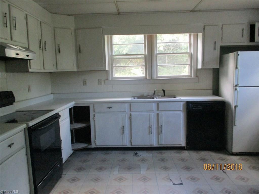 814 Liberty Road High Point, NC 27263 - Photo 6 of 13 Gallery Image 6