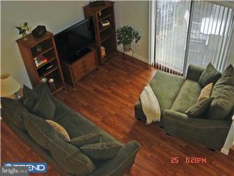 534 Whetstone Road Horsham, PA 19044 - Photo 8 of 11 Living Room