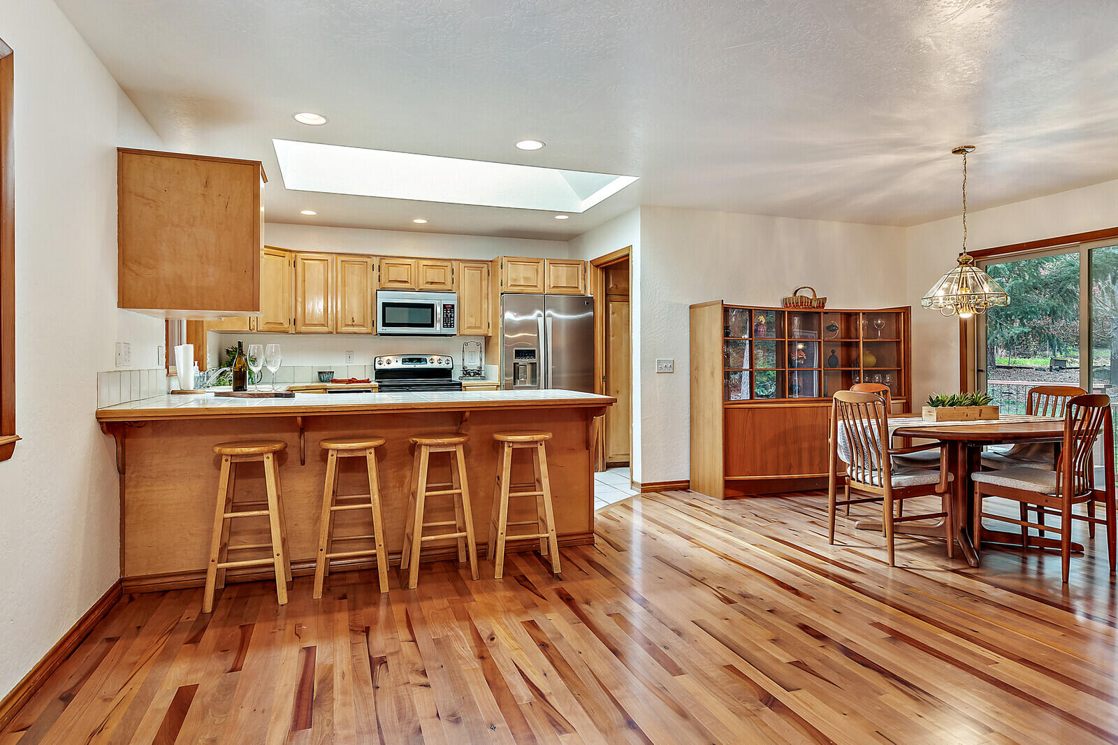 18798 North Applegate Road Grants Pass, OR 97527 - Photo 11 of 34 Kitchen/Dining area