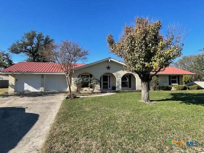 104 Skipcha Trail Lampasas, TX 76550 - Photo 2 of 40 104 Skipcha Trail, Texas Real Estate Sales, Leah Caruthers