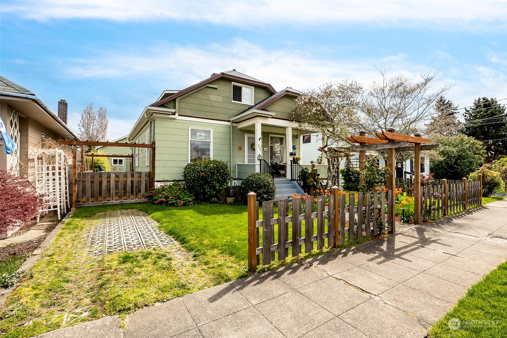 222 Wells Avenue North Renton, WA 98057 - Photo 8 of 23 a front view of house with yard