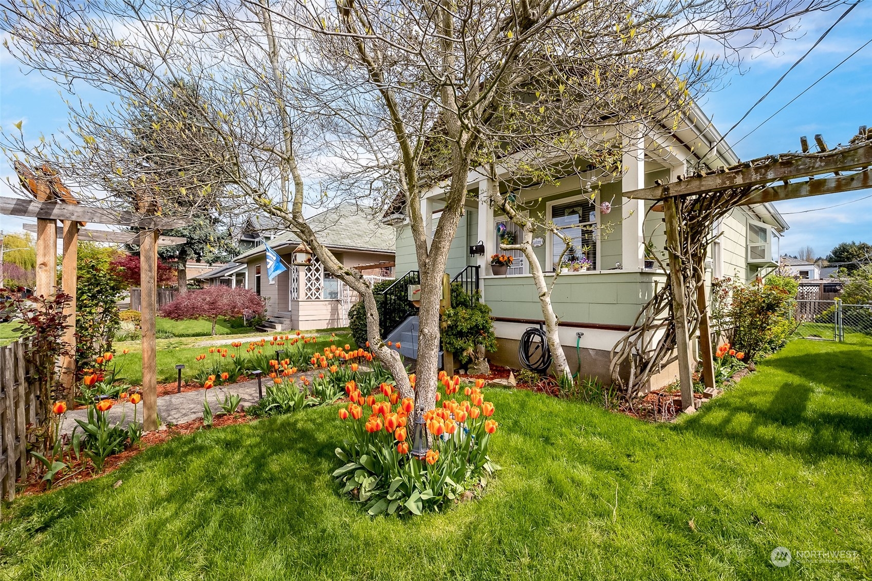 222 Wells Avenue North Renton, WA 98057 - Photo 9 of 23 a view of a chairs in front of house