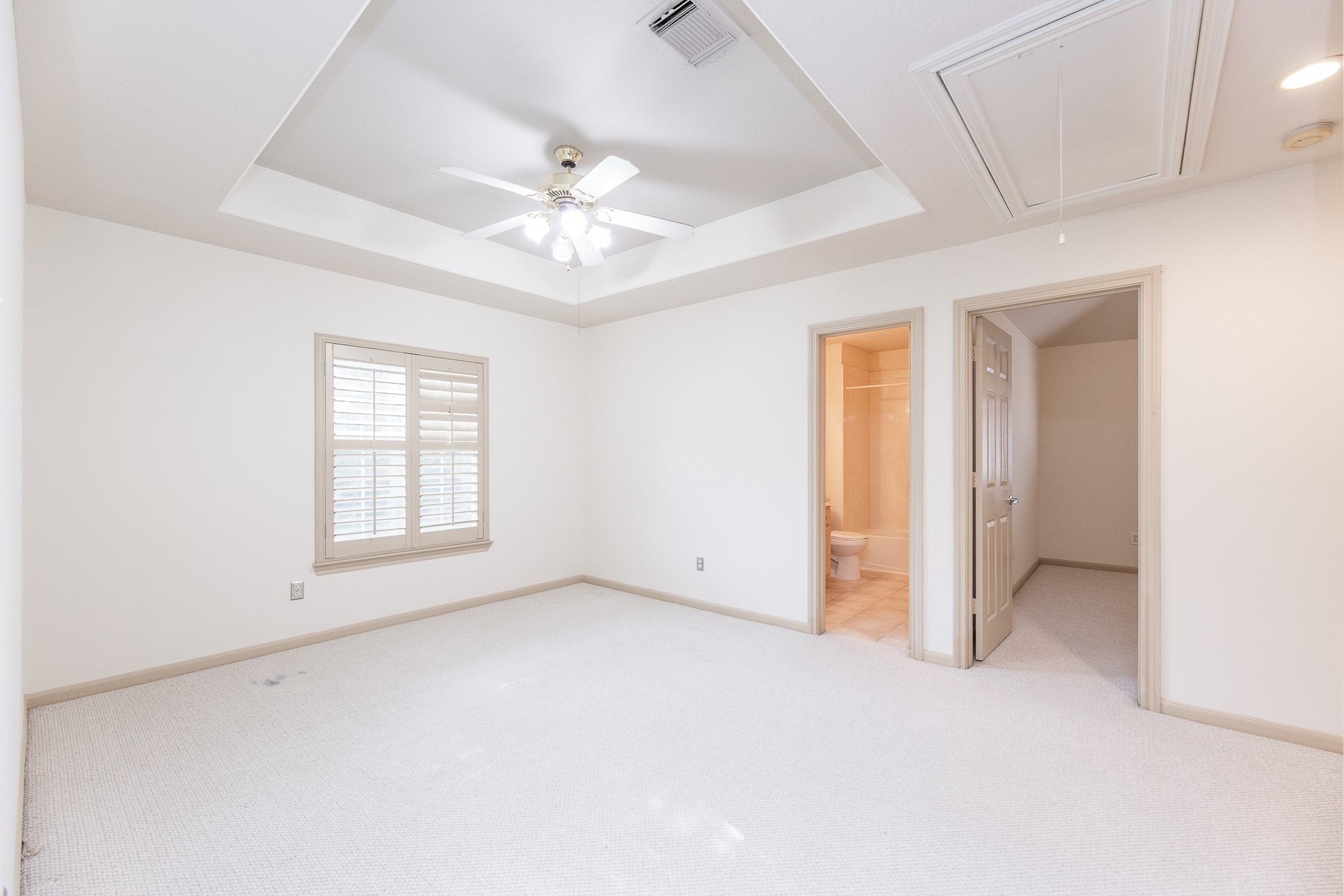 17826 Island Spring Lane Tomball, TX 77377 - Photo 36 of 47 an empty room with windows and fan
