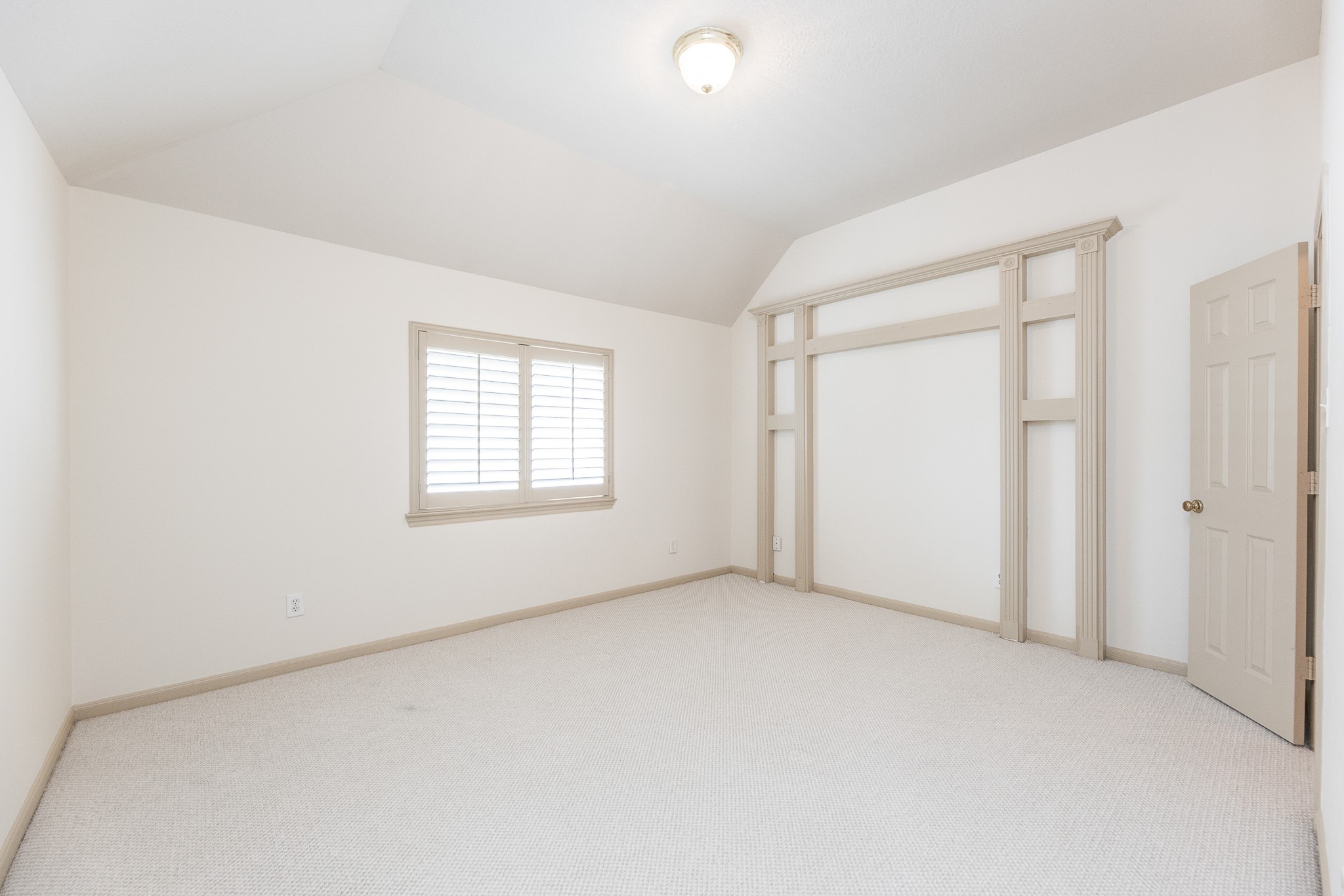 17826 Island Spring Lane Tomball, TX 77377 - Photo 38 of 47 an empty room with windows and closet
