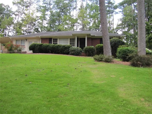 a view of an house with backyard space and garden