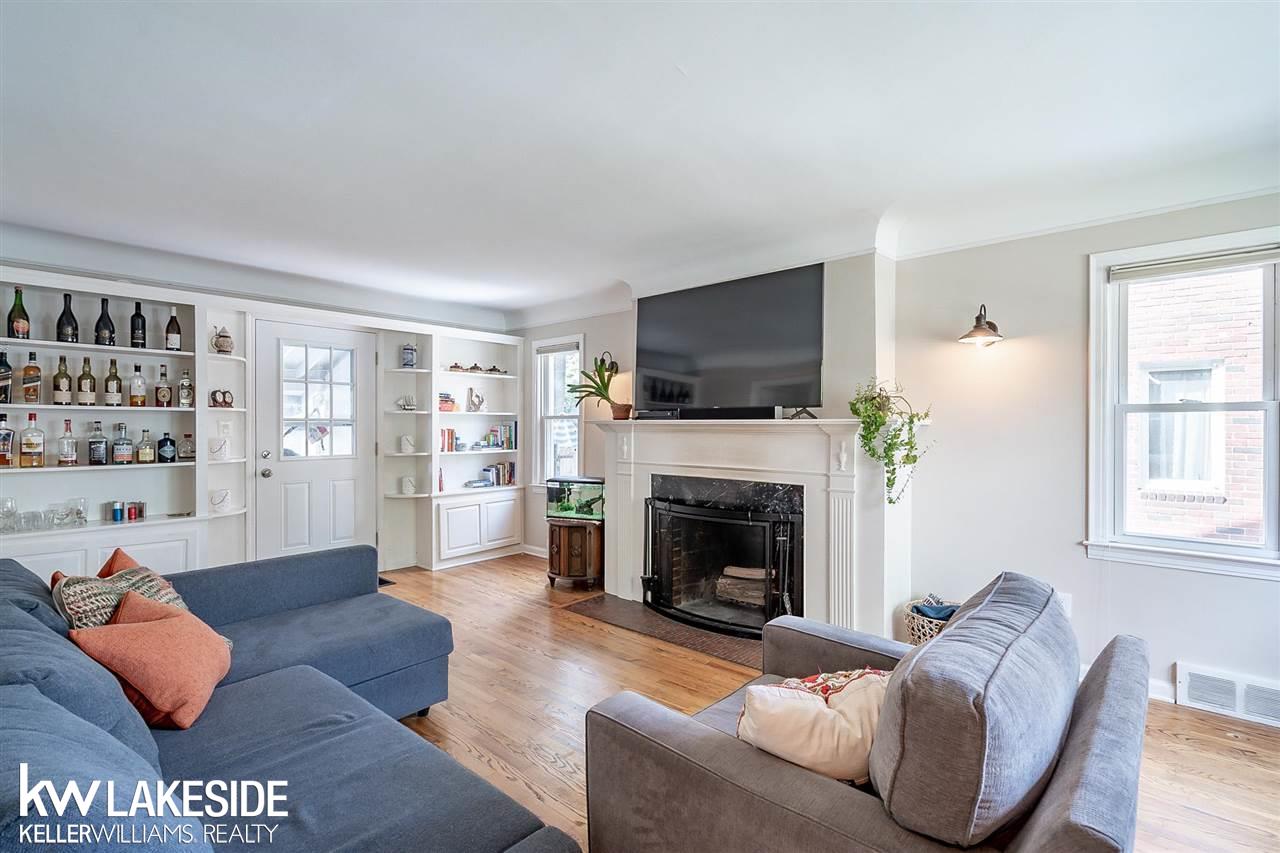 435 Madison Street Grosse Pointe, MI 48236 - Photo 5 of 39 Living Room