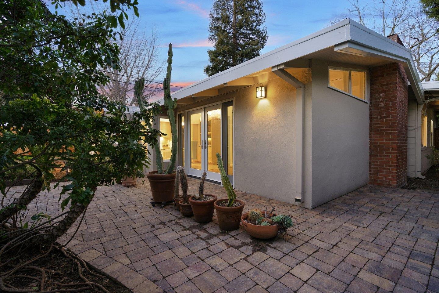 806 Rorke Way Palo Alto, CA 94303 - Photo 40 of 41 a backyard of a house with seating space