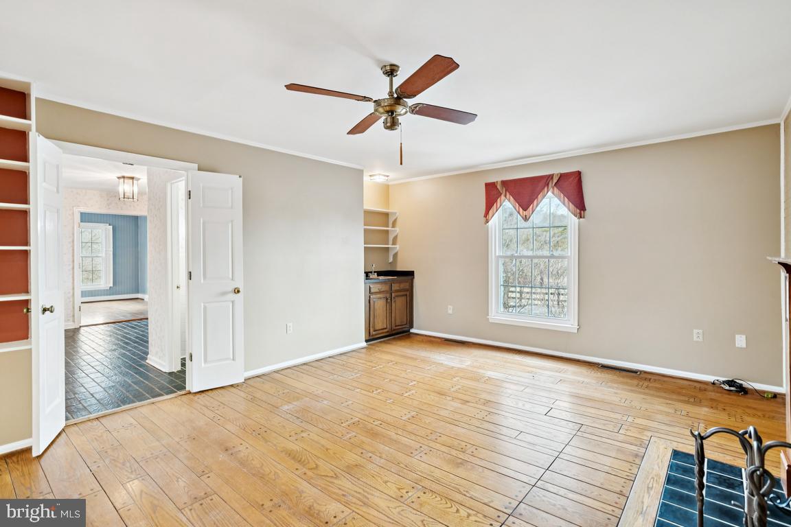 9033 Old Waterloo Road Warrenton, VA 20186 - Photo 13 of 49 Family Room with Wet Bar