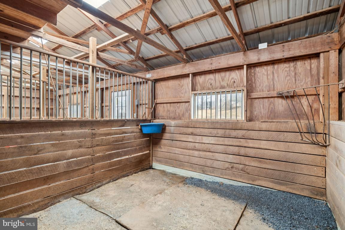 9033 Old Waterloo Road Warrenton, VA 20186 - Photo 37 of 49 Barn
