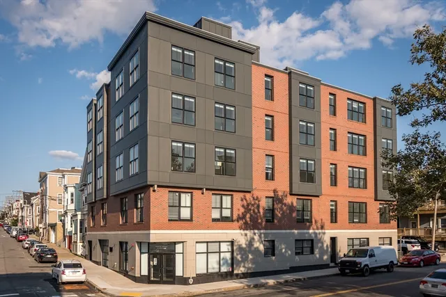 $3,200 | 425 Border Street, Unit 305, Boston, MA 02128