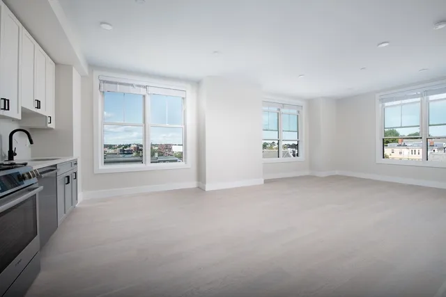 $3,200 | 425 Border Street, Unit 305, Boston, MA 02128