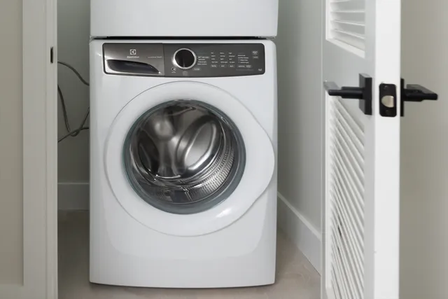 $3,200 | 425 Border Street, Unit 305, Boston, MA 02128