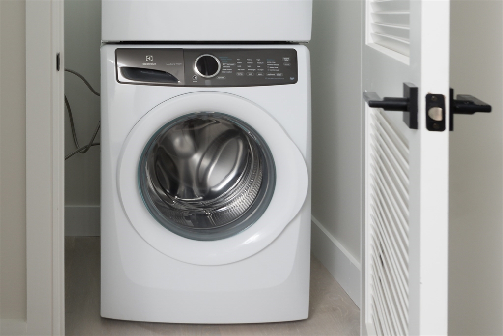 425 Border Street, Unit 305 Boston, MA 02128 - Photo 10 of 21