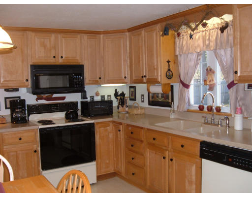 10 Brooks Road Salisbury, MA 01952 - Photo 2 of 8 Gallery Image 2