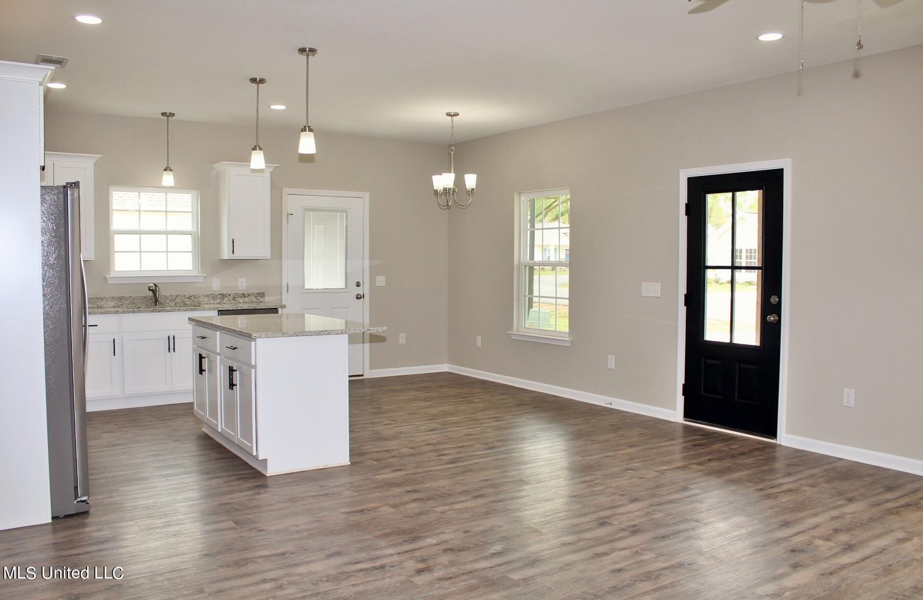 149 Ridge Lane Lucedale, MS 39452 - Photo 3 of 17 3-Interior Space