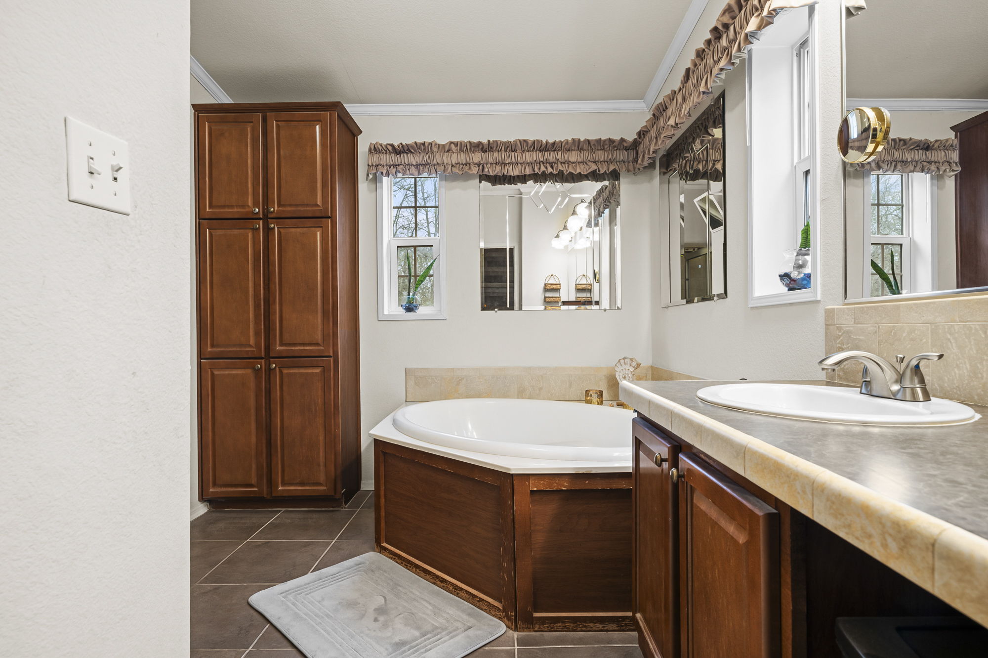 175 Fawn Ridge Road Cedar Creek, TX 78612 - Photo 19 of 34 a bathroom with a sink and a mirror