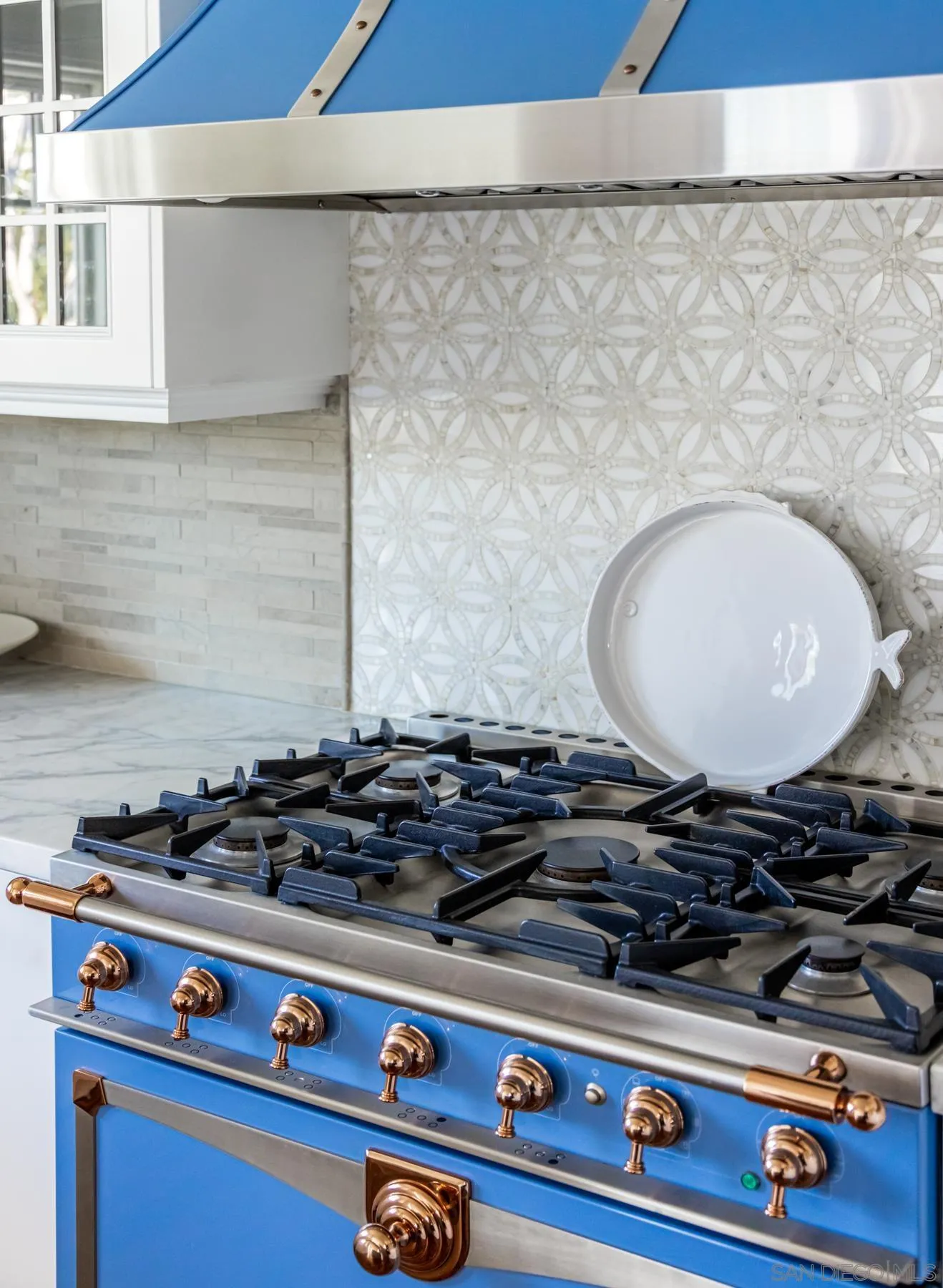 219 27th Street Del Mar, CA 92014 - Photo 21 of 47 a close view of stove top oven