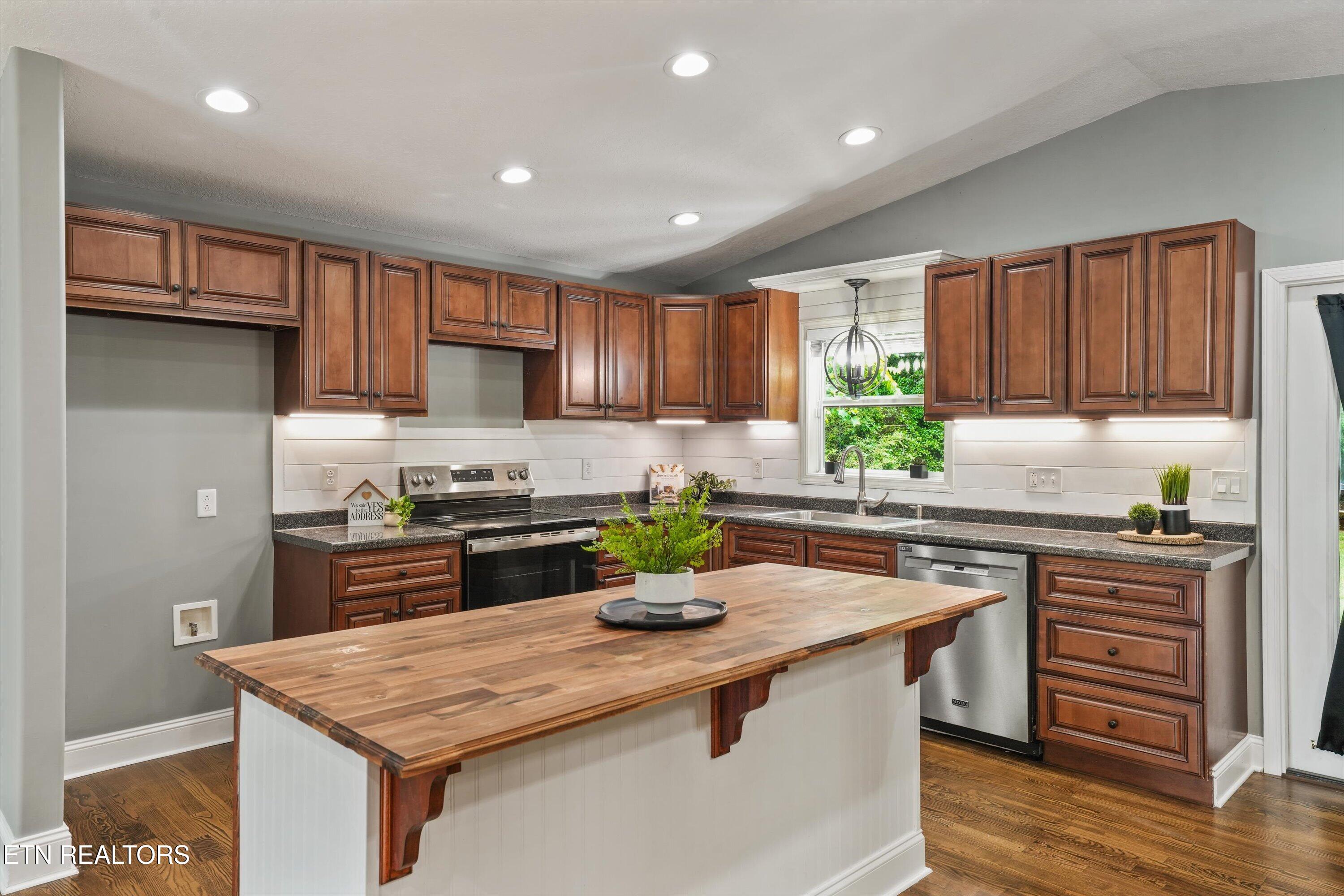 79 Reservoir Road Norris, TN 37828 - Photo 3 of 43 Kitchen