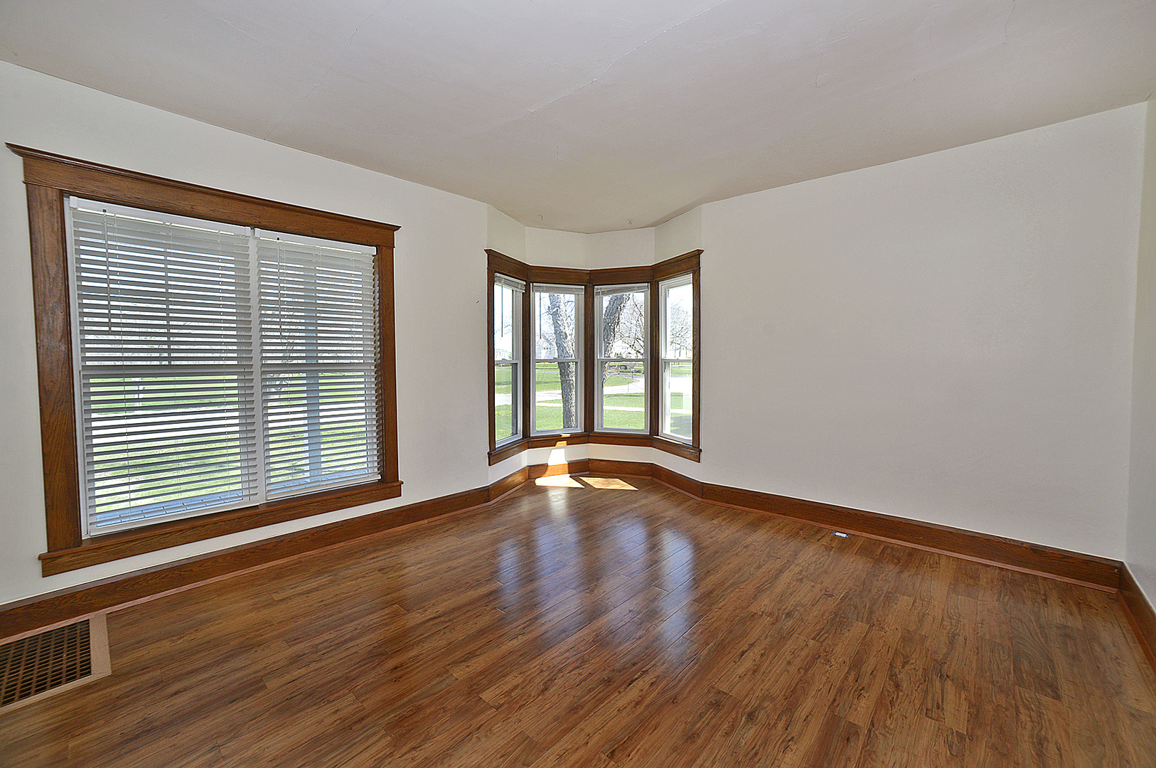 905 East Center Street Ottawa, IL 61350 - Photo 5 of 21
