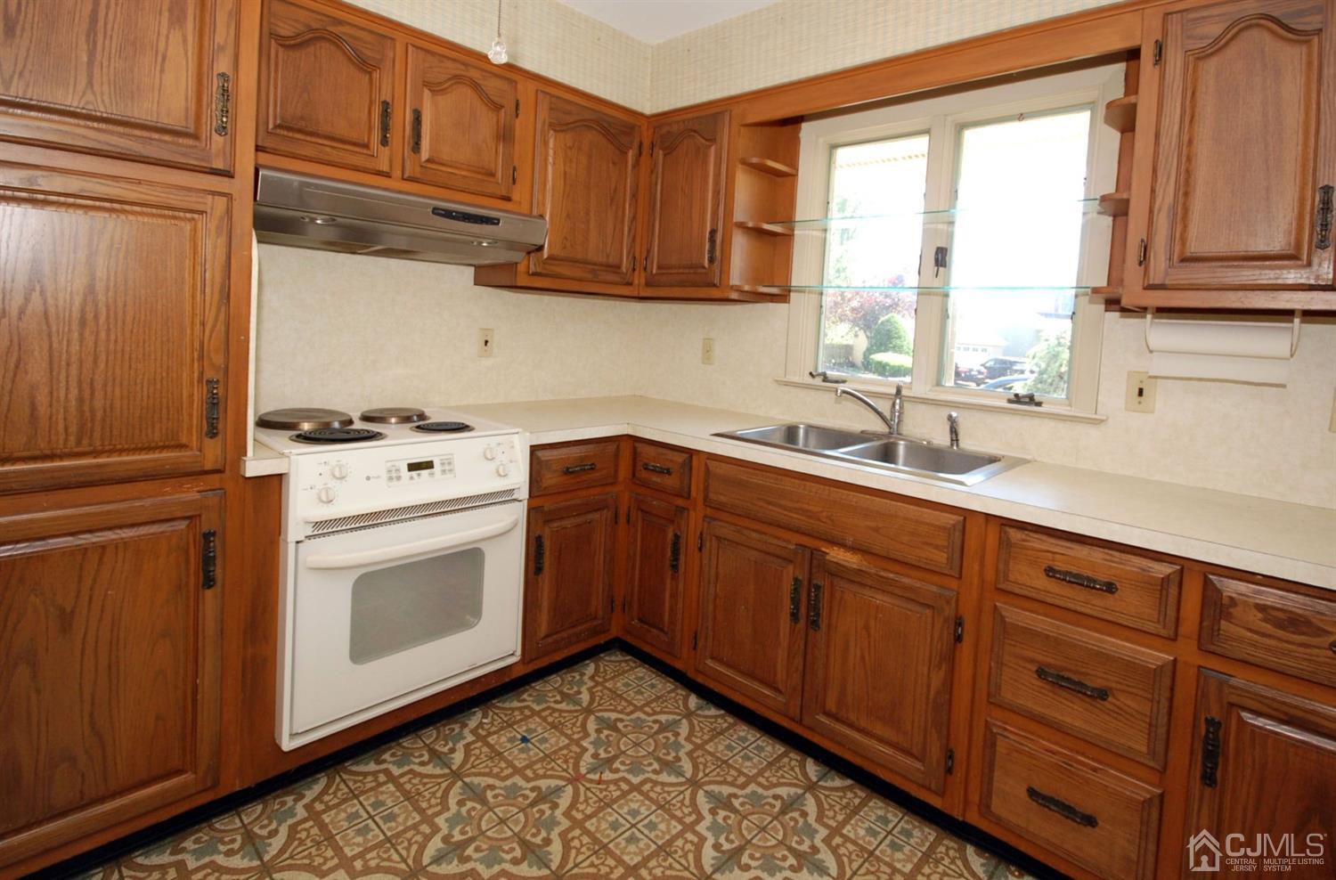 602 Ashland Road Middlesex, NJ 08846 - Photo 4 of 34 Gallery Image 4