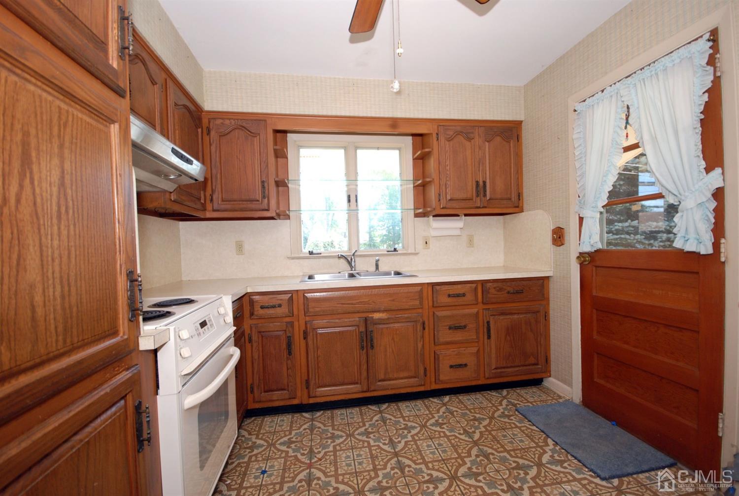 602 Ashland Road Middlesex, NJ 08846 - Photo 5 of 34 Gallery Image 5