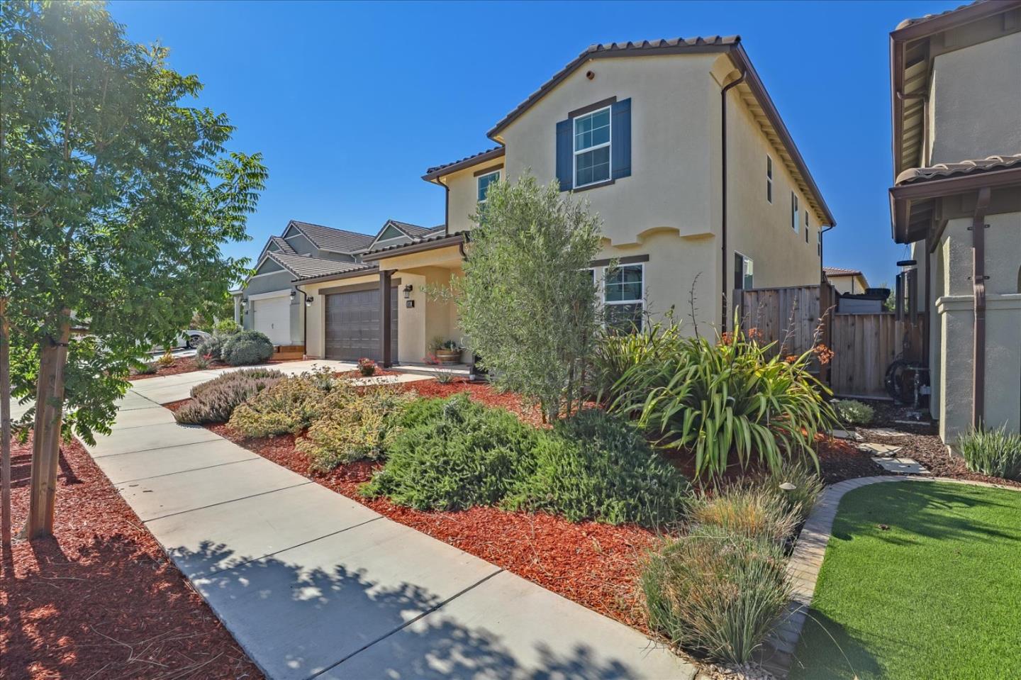 1081 Cabrillo Drive Hollister, CA 95023 - Photo 3 of 60 a front view of house with yard and green space