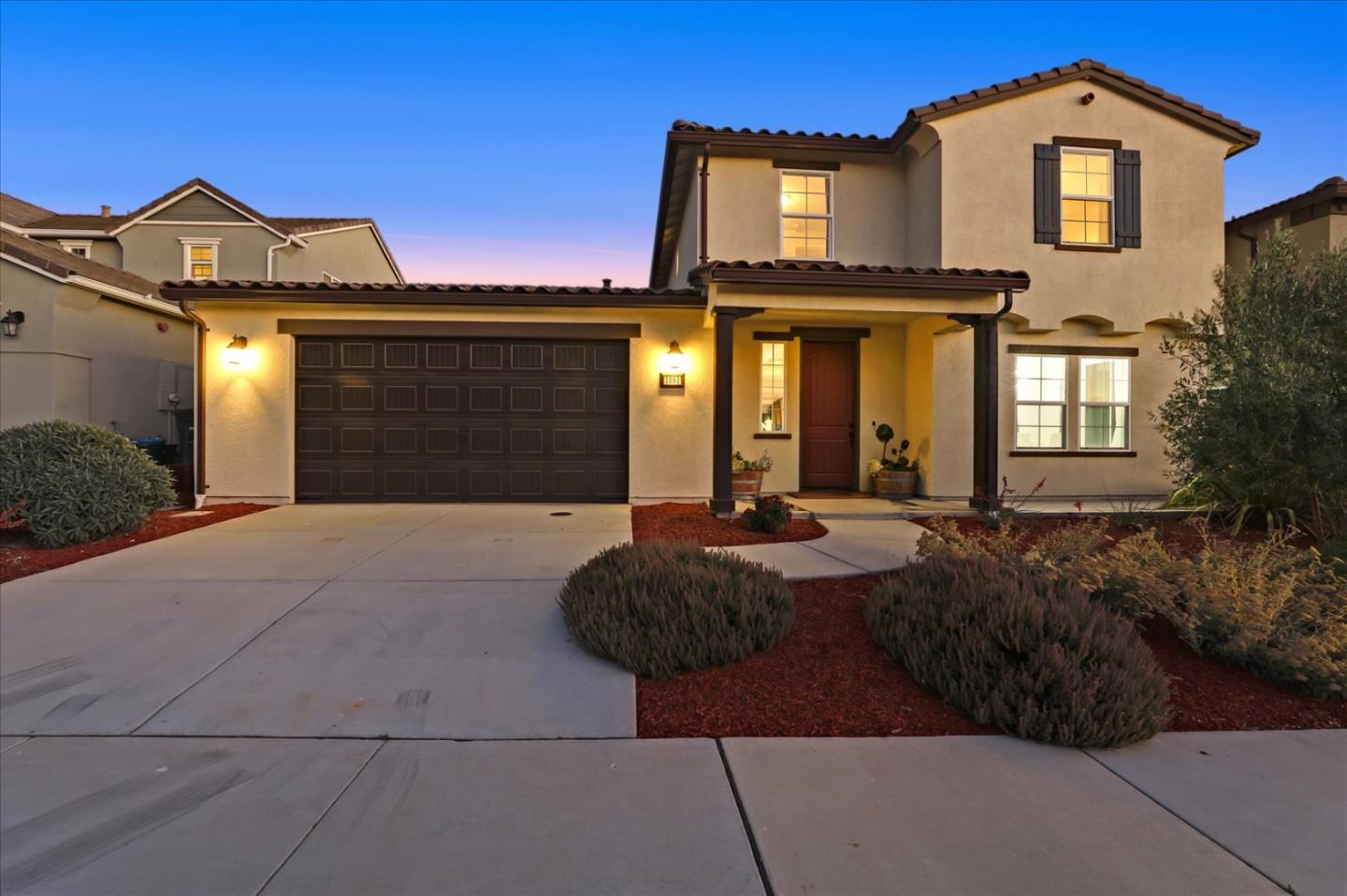 1081 Cabrillo Drive Hollister, CA 95023 - Photo 54 of 60 a front view of a house