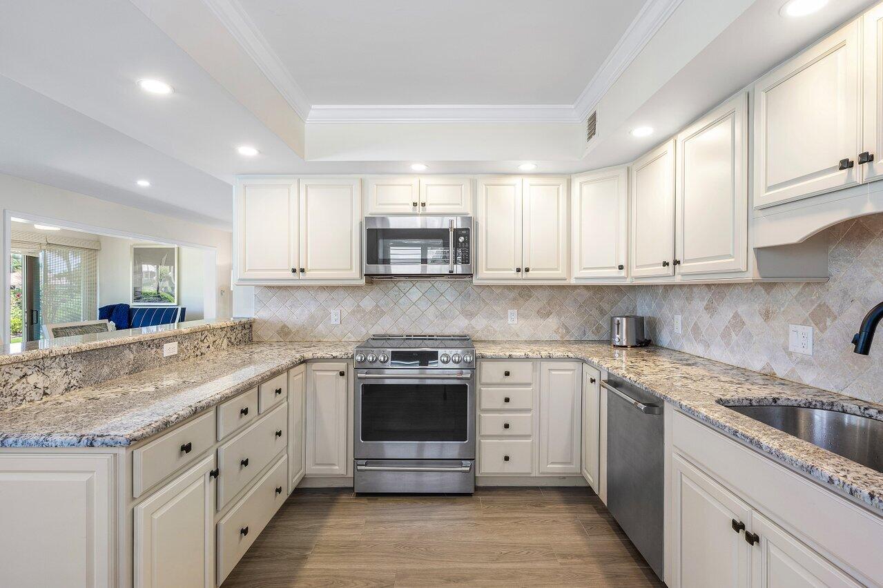 3721 North Quail Ridge Drive, Unit BOBWHITE C Boynton Beach, FL 33436 - Photo 14 of 51 Kitchen