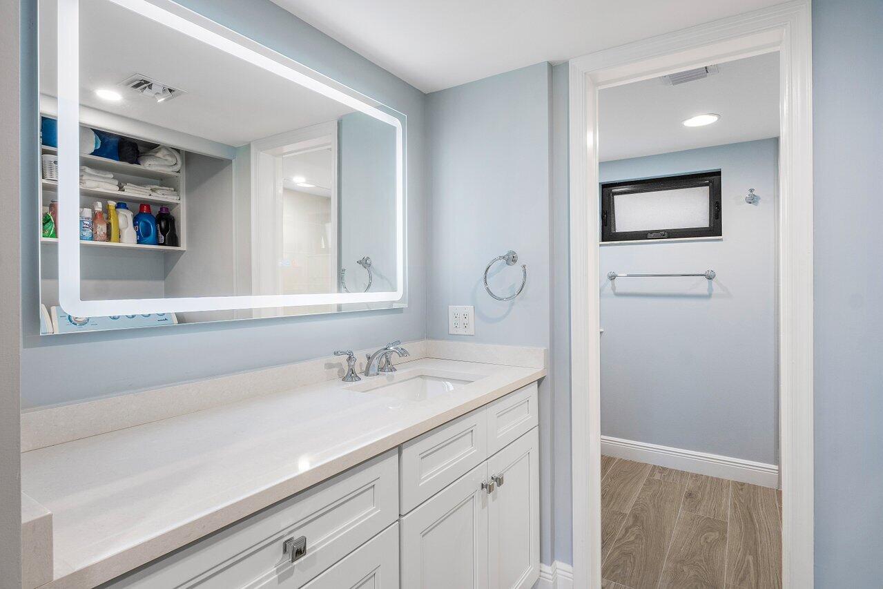3721 North Quail Ridge Drive, Unit BOBWHITE C Boynton Beach, FL 33436 - Photo 20 of 51 Main Bath