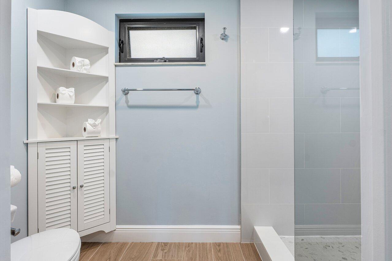 3721 North Quail Ridge Drive, Unit BOBWHITE C Boynton Beach, FL 33436 - Photo 21 of 51 Main Bath