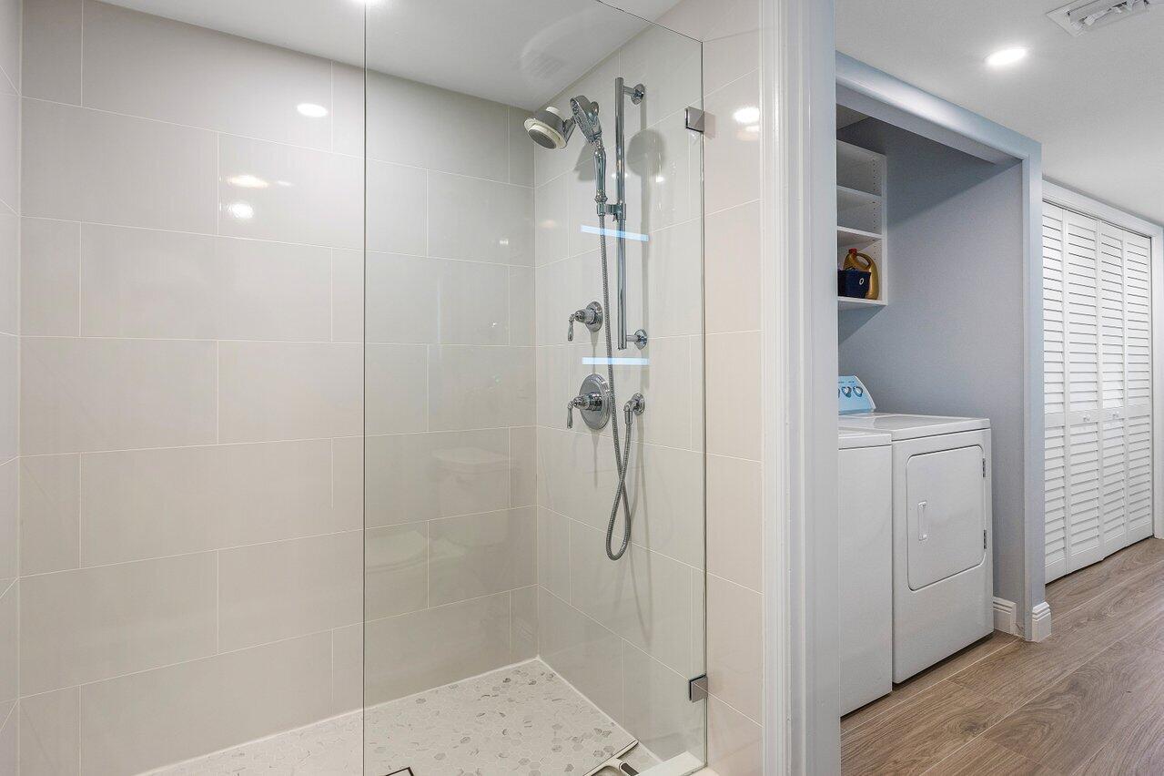 3721 North Quail Ridge Drive, Unit BOBWHITE C Boynton Beach, FL 33436 - Photo 22 of 51 Main Bath