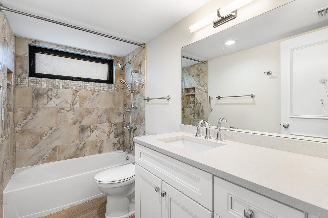 3721 North Quail Ridge Drive, Unit BOBWHITE C Boynton Beach, FL 33436 - Photo 23 of 51 Guest Bath