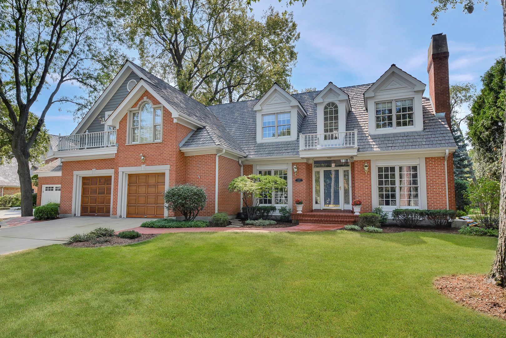 437 Stagecoach Run Glen Ellyn, IL 60137 - Photo 1 of 45 a front view of a house with a yard and trees