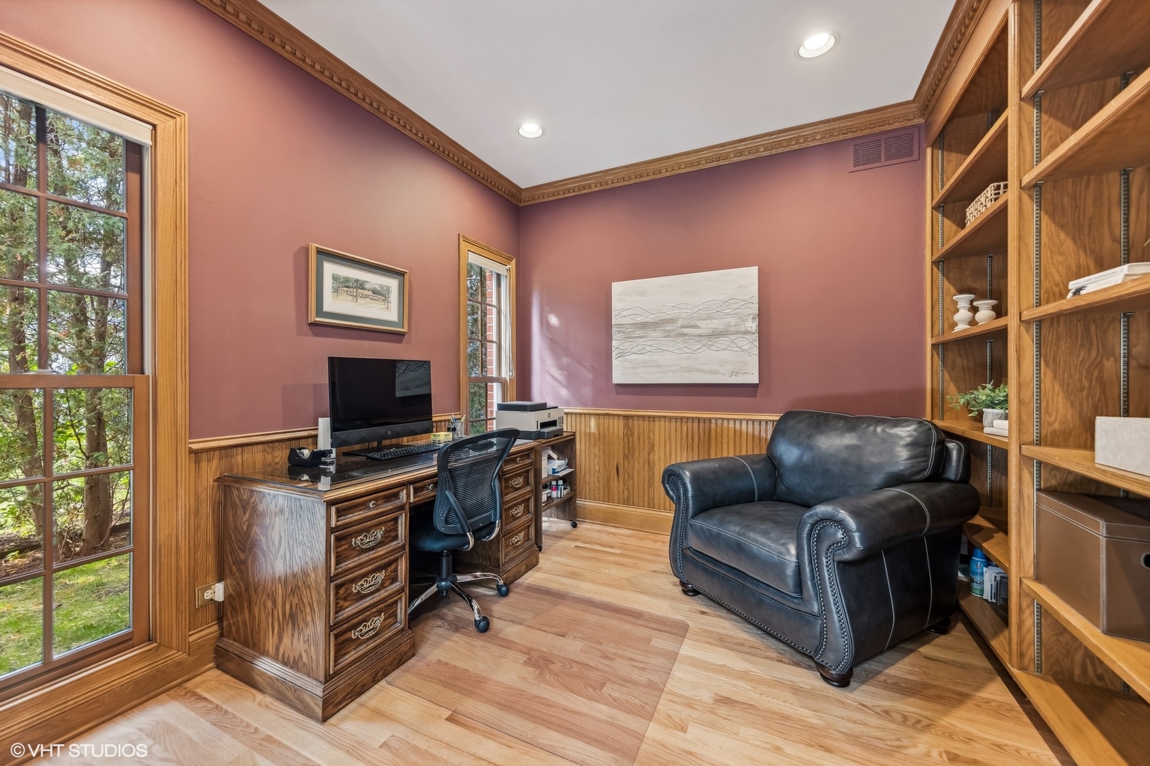 437 Stagecoach Run Glen Ellyn, IL 60137 - Photo 11 of 45 a living room with furniture and a flat screen tv