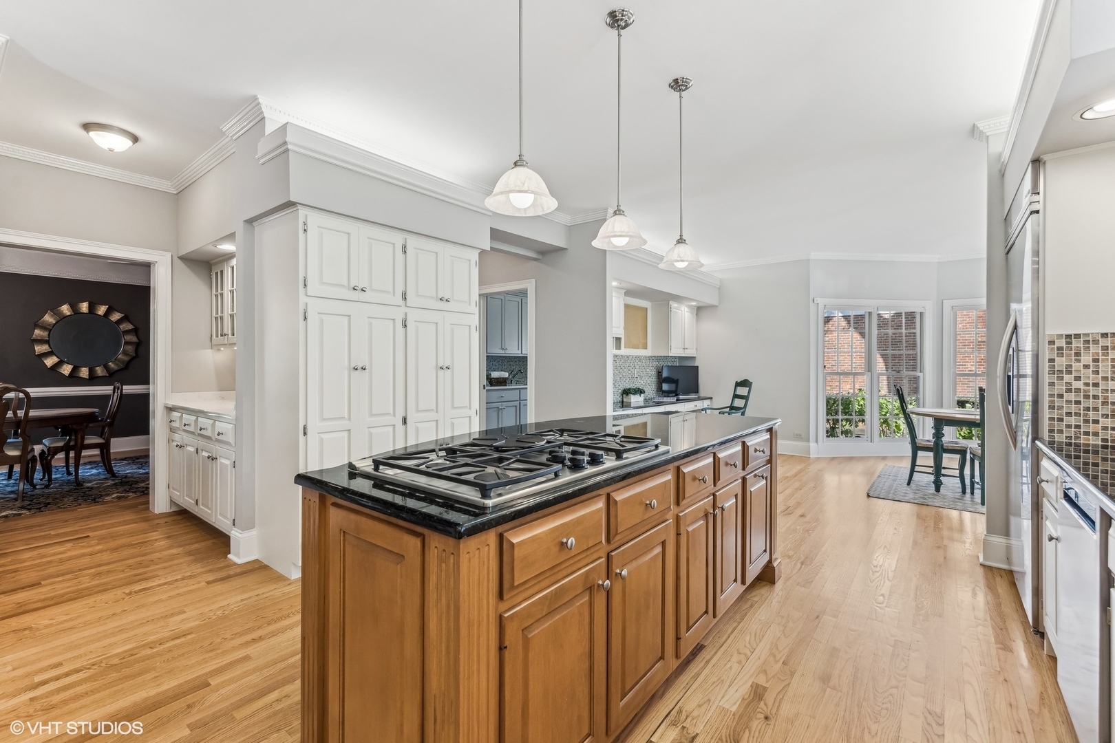437 Stagecoach Run Glen Ellyn, IL 60137 - Photo 15 of 45 a kitchen with stainless steel appliances a stove a sink dishwasher and a dining table with wooden floor