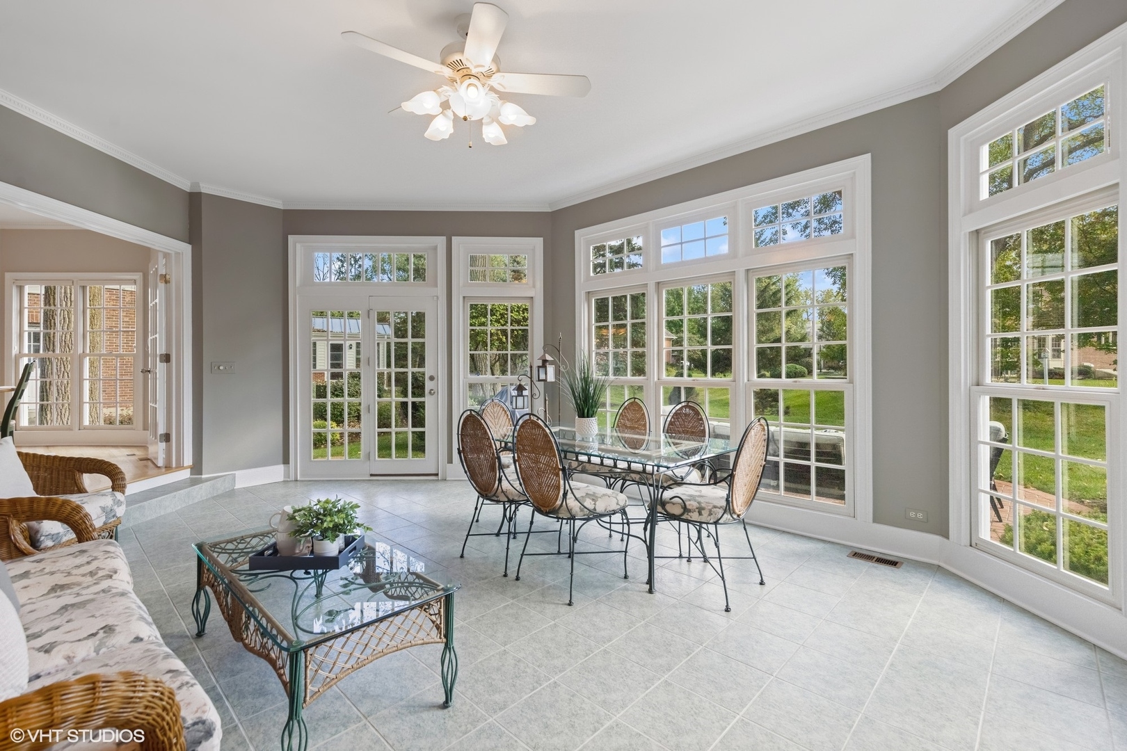 437 Stagecoach Run Glen Ellyn, IL 60137 - Photo 20 of 45 a living room with furniture and a large window with outer view