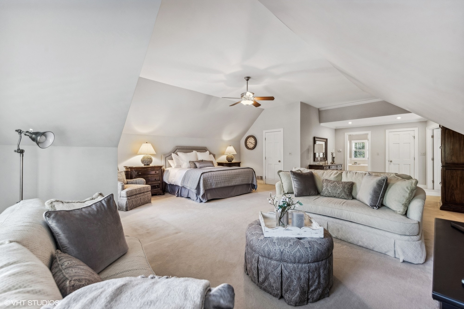 437 Stagecoach Run Glen Ellyn, IL 60137 - Photo 26 of 45 a living room with furniture and a chandelier