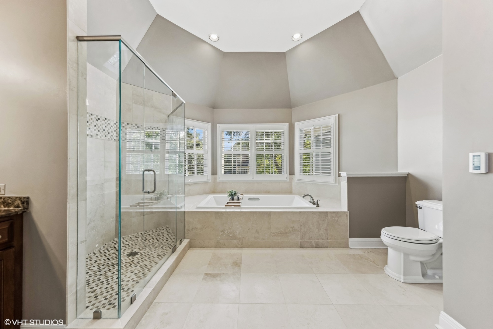 437 Stagecoach Run Glen Ellyn, IL 60137 - Photo 28 of 45 a spacious bathroom with a bathtub toilet and sink