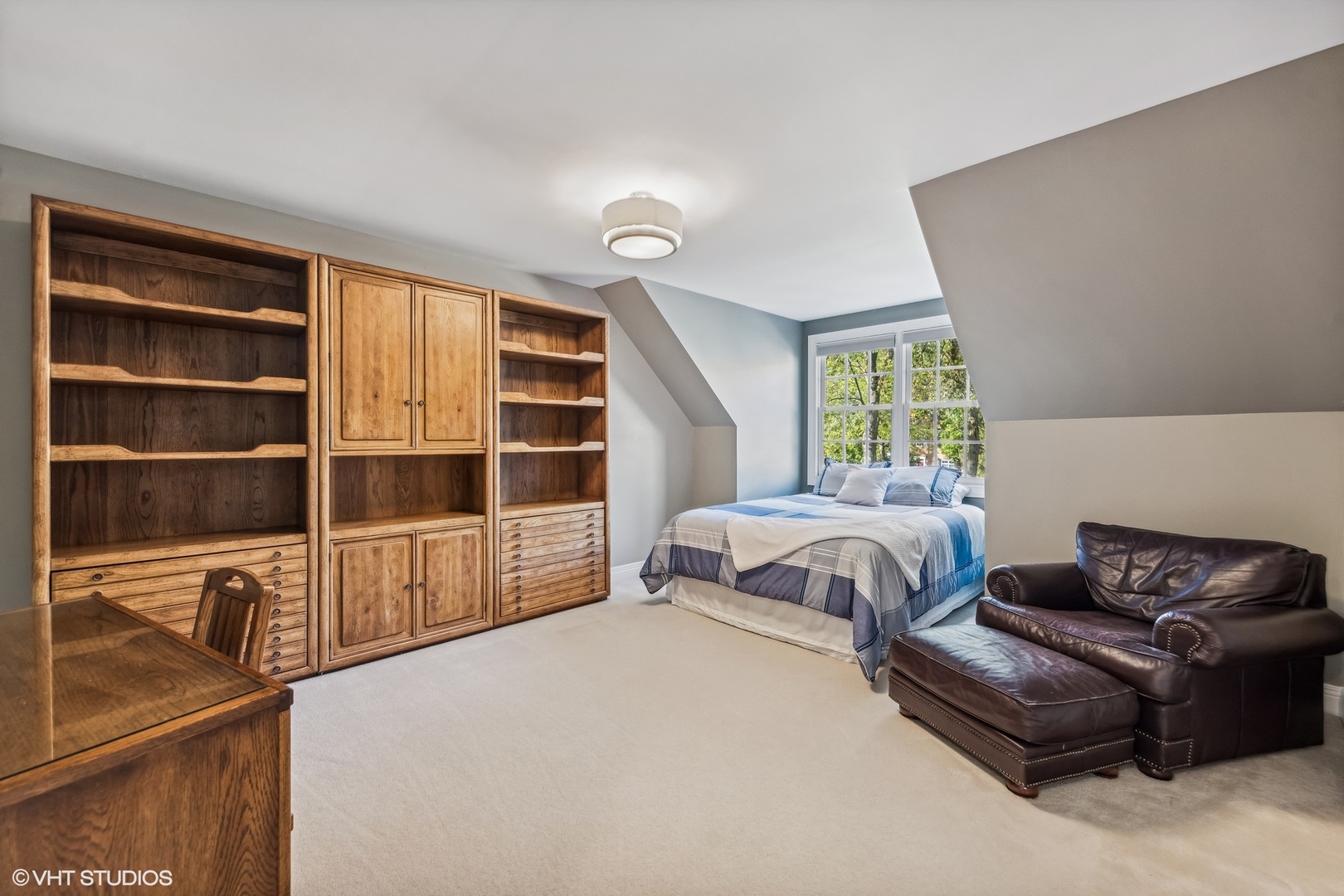 437 Stagecoach Run Glen Ellyn, IL 60137 - Photo 31 of 45 a living room with a bed furniture and a window