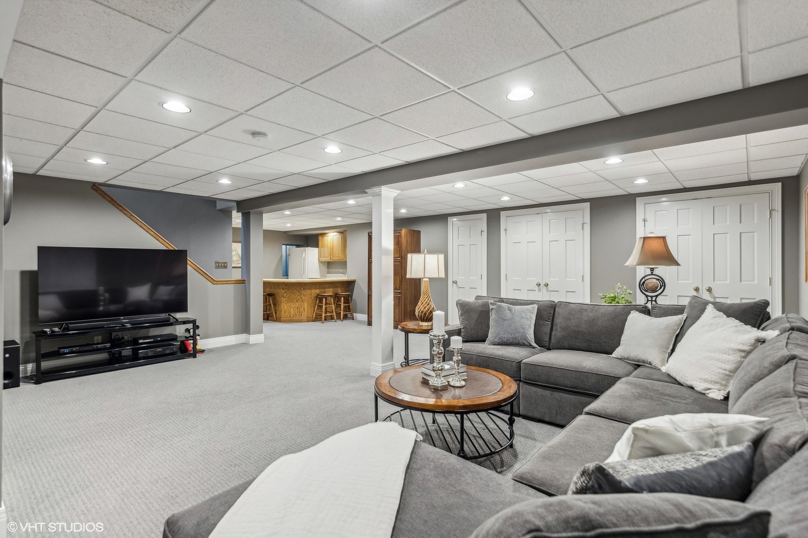 437 Stagecoach Run Glen Ellyn, IL 60137 - Photo 35 of 45 a living room with furniture and a flat screen tv