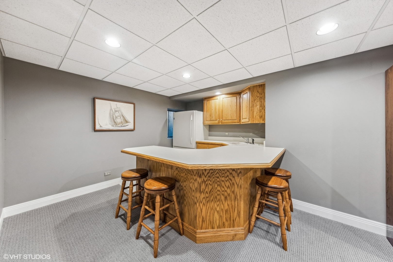 437 Stagecoach Run Glen Ellyn, IL 60137 - Photo 36 of 45 a dining room with a table and chairs