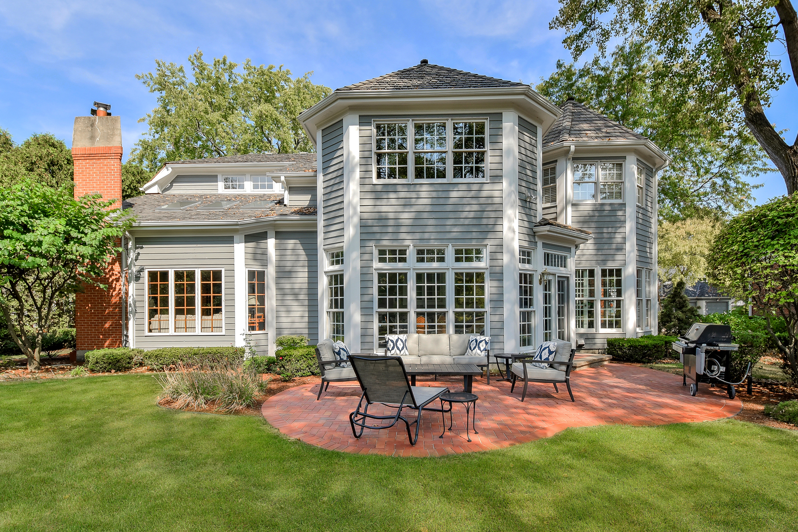 437 Stagecoach Run Glen Ellyn, IL 60137 - Photo 41 of 45 front view of a house with a yard