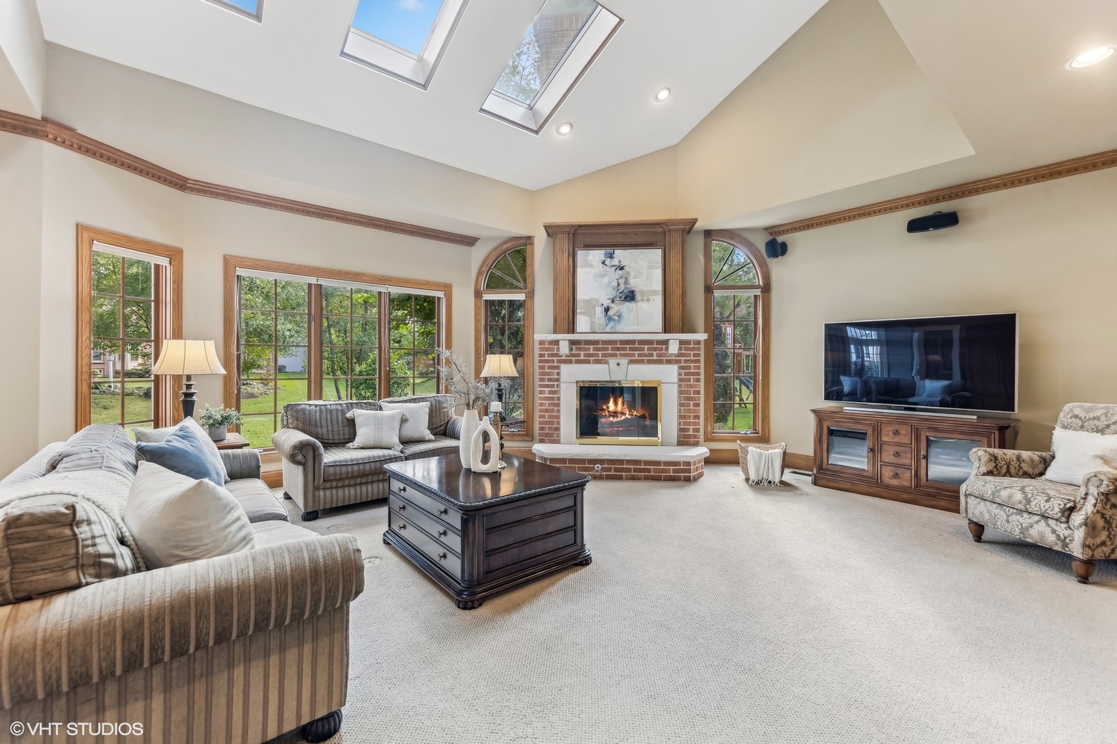 437 Stagecoach Run Glen Ellyn, IL 60137 - Photo 7 of 45 a living room with furniture and a fireplace