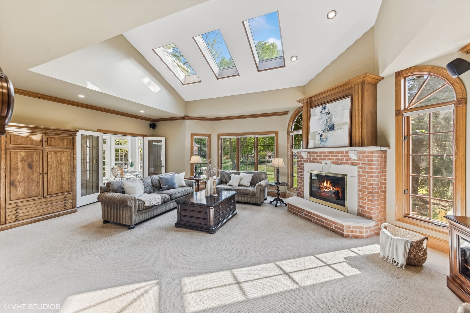 437 Stagecoach Run Glen Ellyn, IL 60137 - Photo 9 of 45 a living room with furniture and a fireplace
