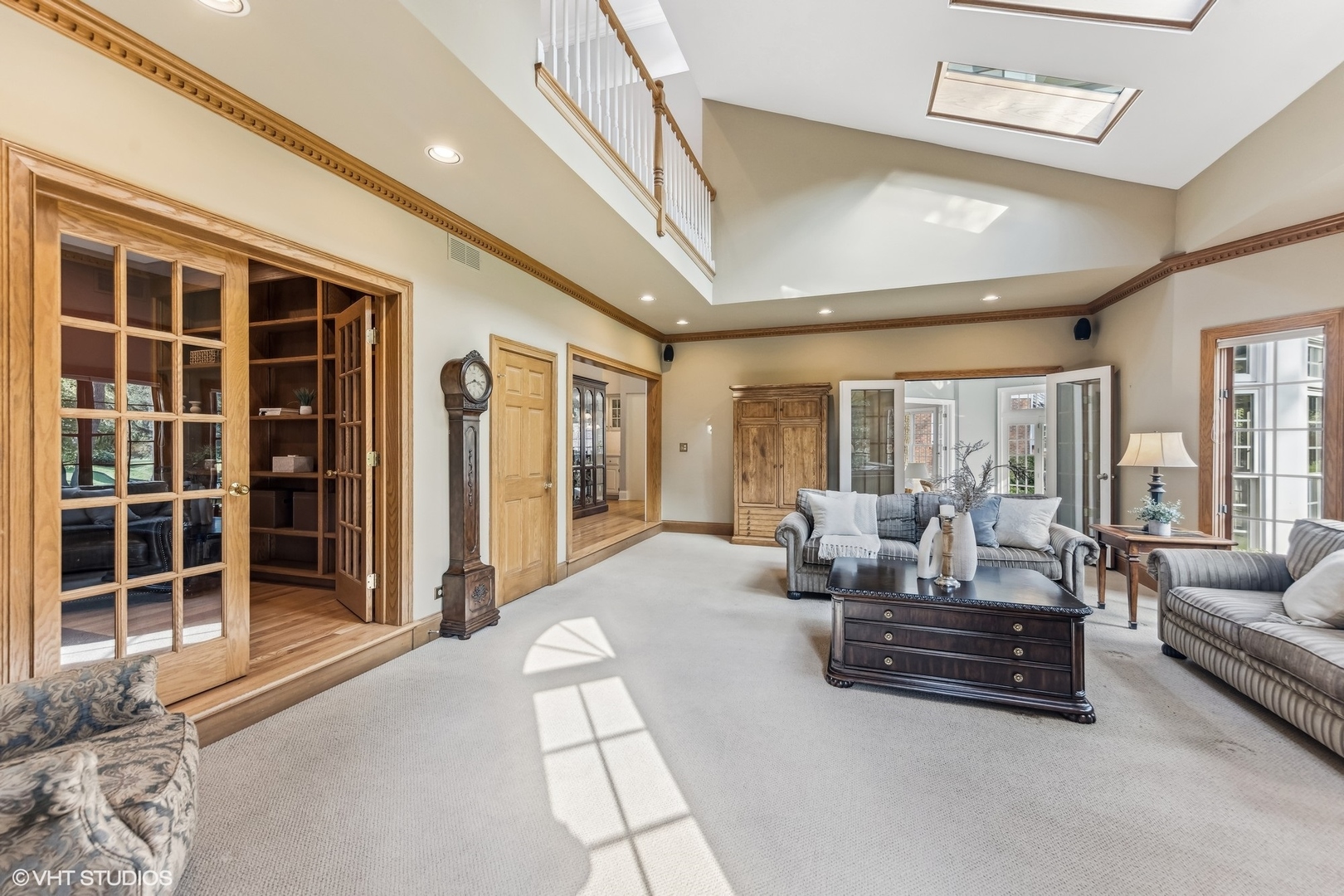 437 Stagecoach Run Glen Ellyn, IL 60137 - Photo 10 of 45 a living room with furniture and a large window