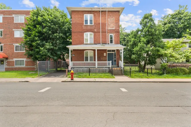 $1,995 | 29 Belden Street, Unit 3, Hartford, CT 06120